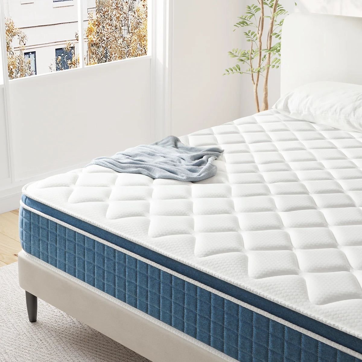 Queen Size Hybrid Innerspring and Gel Memory Foam Mattress L385999