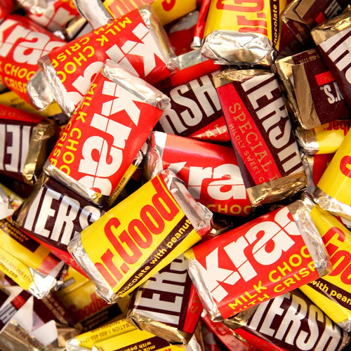 131 Pcs Halloween Candy Party Favors Chocolate & Kisses P7654