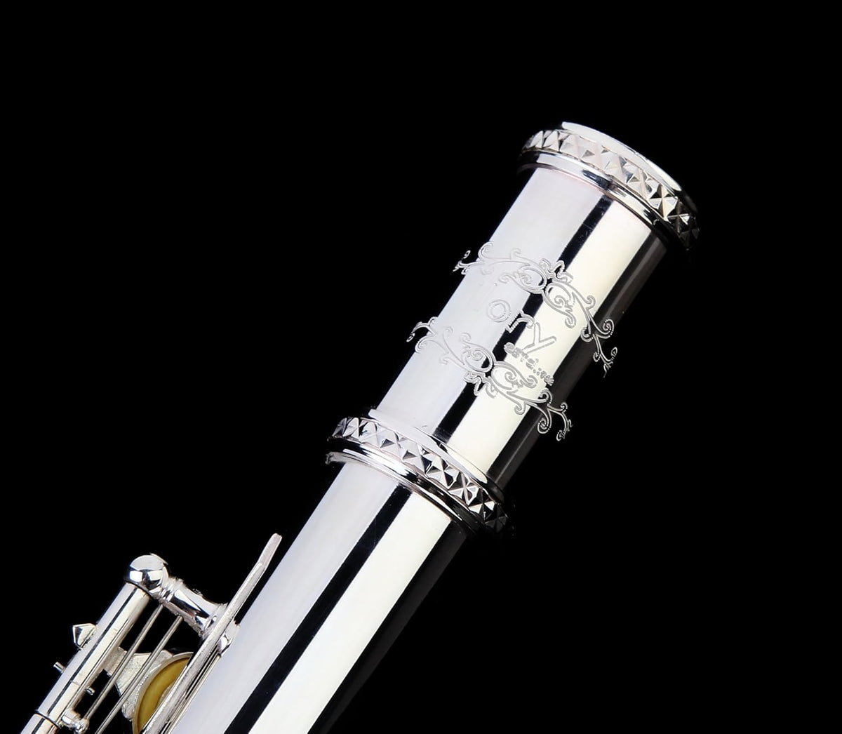 Hand Engraved Silver Plated 17 Hole C Flute with Case M236067